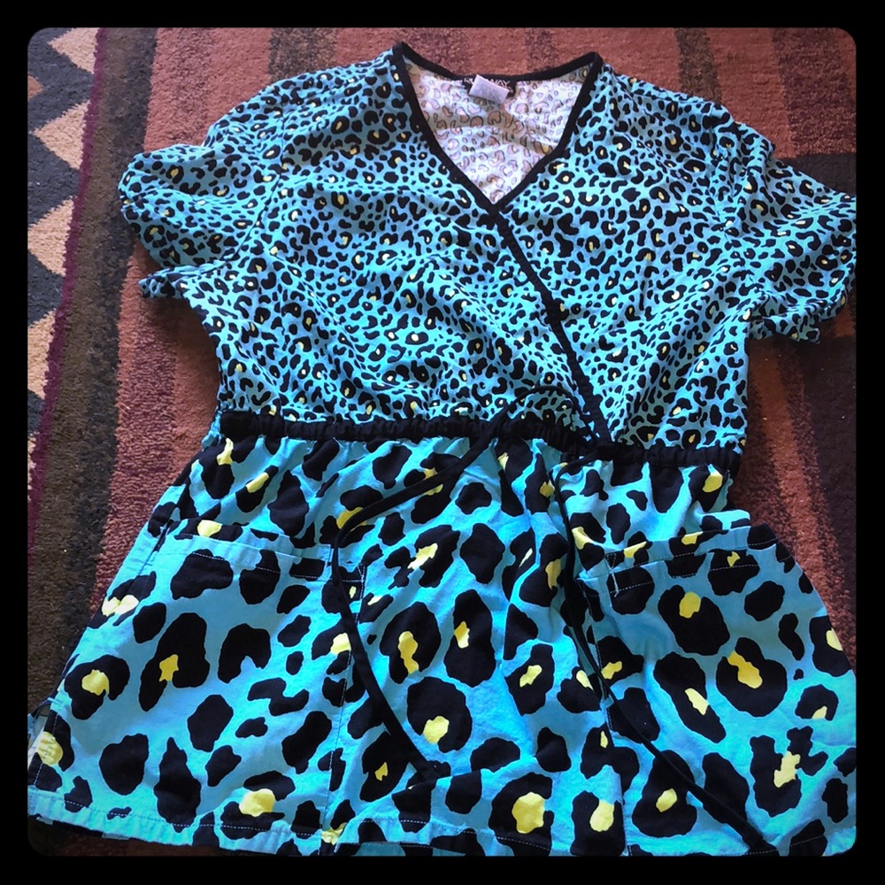 XL scrub top